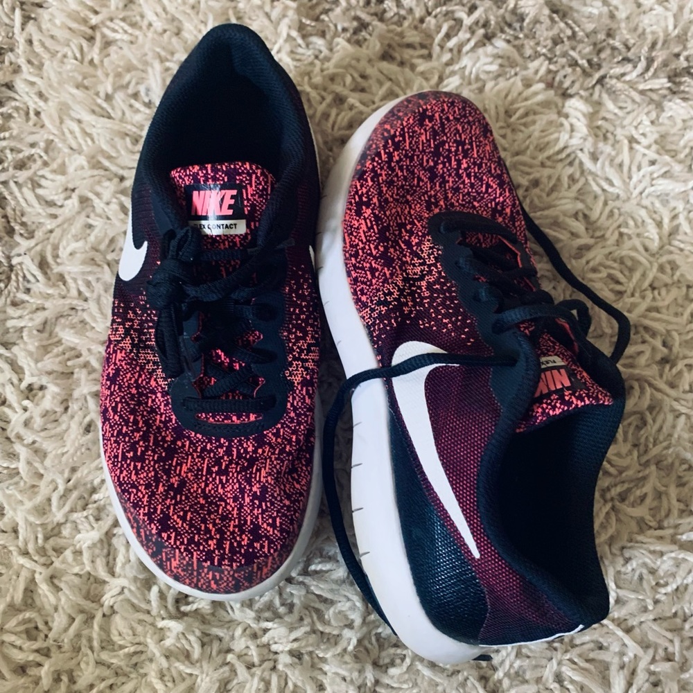Nike youth or women’s shoes